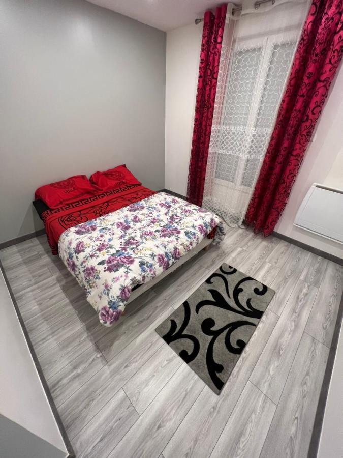 Zekri Apartamento Livry-Gargan Exterior foto