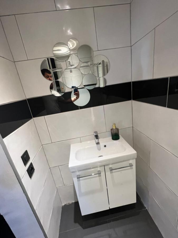 Zekri Apartamento Livry-Gargan Exterior foto