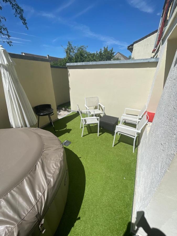 Zekri Apartamento Livry-Gargan Exterior foto